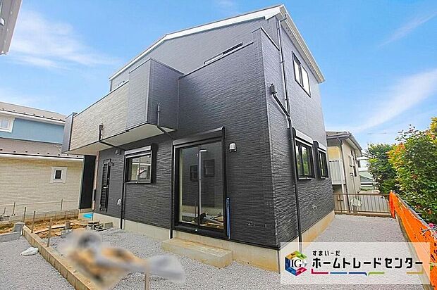 【現地外観写真】全棟ワイドバルコニー付き☆2階に3部屋、1階に1部屋、洋室がございます☆
