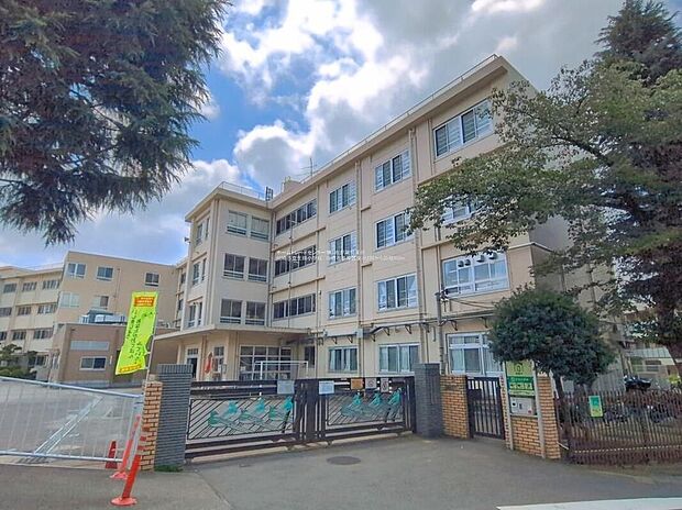 川崎市立生田小学校(約950m)