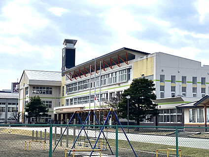 矢巾町立矢巾東小学校 現地から660m。(徒歩9分。)