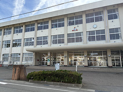 秋田市立八橋小学校 現地から200m。(徒歩3分。(最長))