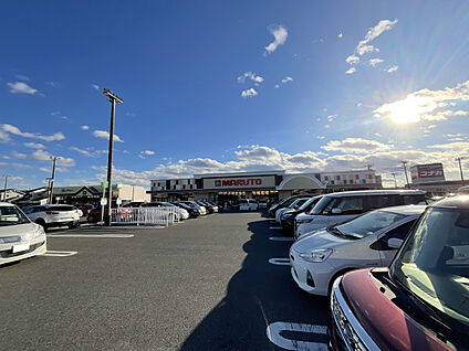 マルト岡小名店 現地から400m～456m。(徒歩5分～6分。)