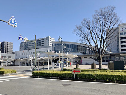 青島小に近く、便利な商業施設が集まるまち。 現地から1475m～1500m。(徒歩19分。(最長))