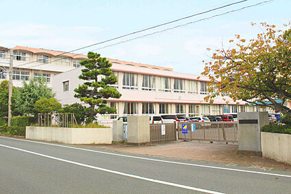 浜松市立入野小学校 現地から1200m。(徒歩15分。)