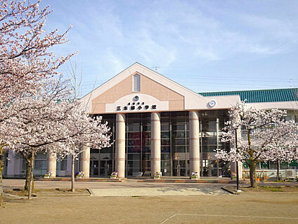 長野市立三本柳小学校 現地から685m～700m。(徒歩9分。(最長))