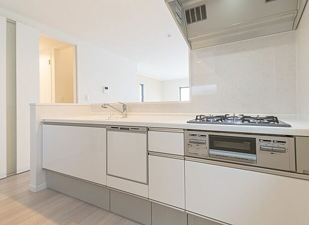 キッチン（イメージ画像）半独立型の高機能システムキッチン。※イメージの為実際と異なる場合があります。