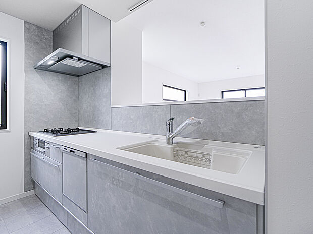 【キッチン(8号棟)】食洗器付きの高機能システムキッチン。