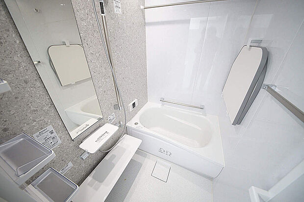 一日の疲れをゆっくり癒せるバスルーム