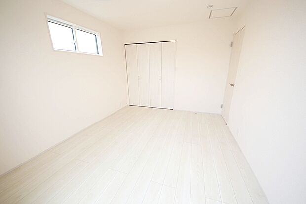 全居室2面採光でお部屋が明るく、便利な全居室収納付