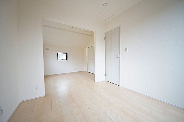 全居室2面採光でお部屋が明るく、便利な全居室収納付きで整理整頓が捗りますね