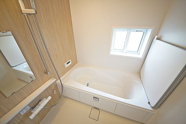 雨の日でもお洗濯物を乾かせる浴室乾燥機付きのバスルーム
