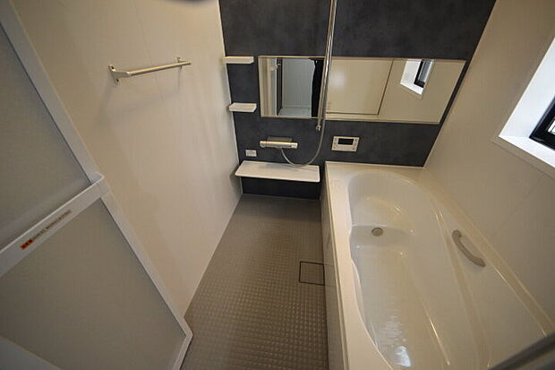 【当社分譲済施工例 浴室】雨の日でもお洗濯物を乾かせる浴室乾燥機