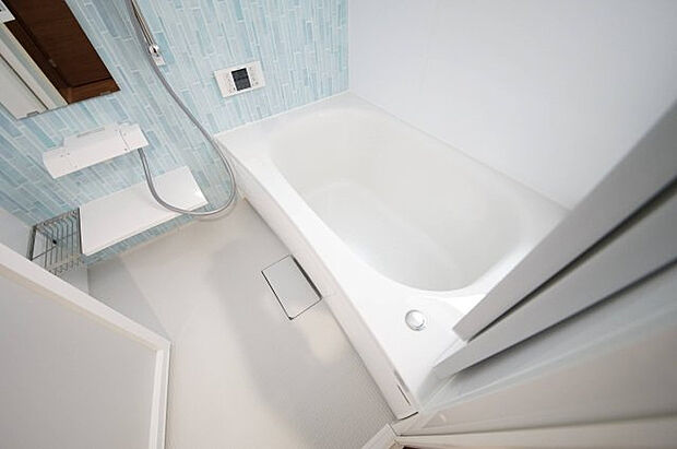 【浴室】雨の日でもお洗濯物を乾かせる浴室乾燥機付きのバスルーム