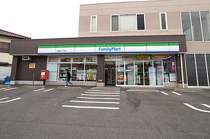 ファミリーマート 約361m
