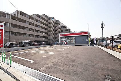 新座石神郵便局 約481m