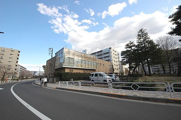 東久留米市立ひばりが丘図書館
