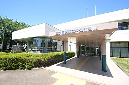 中央図書館 約905m