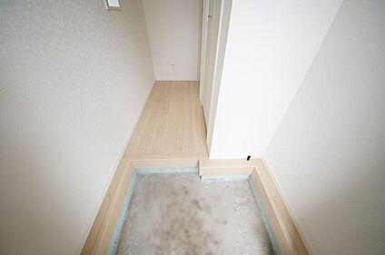 <2号棟 玄関>