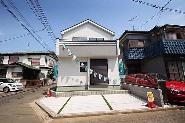 【外観】車の出し入れがしやすいオープン外構のお住まい