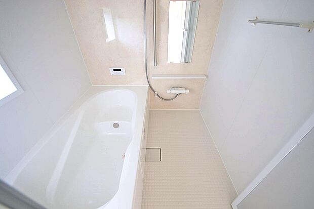 【浴室】雨の日でもお洗濯物を乾かせる浴室乾燥機付きのバスルーム