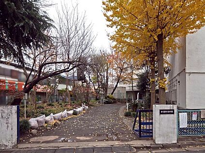 東中学校 約1121m