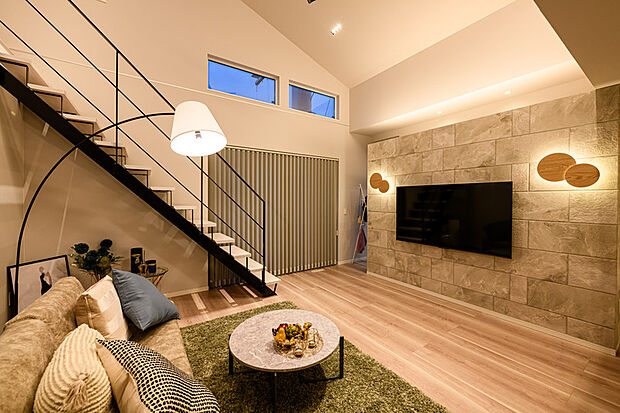 【施工例/リビング】リビング上部は吹抜けになっており開放感たっぷりです!