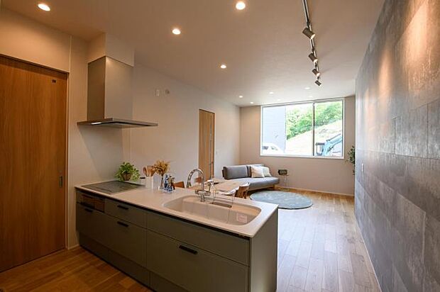 【【A号地/リビング】】ゆとりがありながら、家族の繋がりを大切にしたリビングは、みんなの笑顔が見える工夫がいっぱいです。