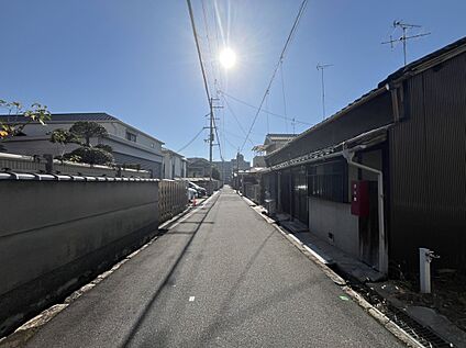 【前面道路含む現地写真】