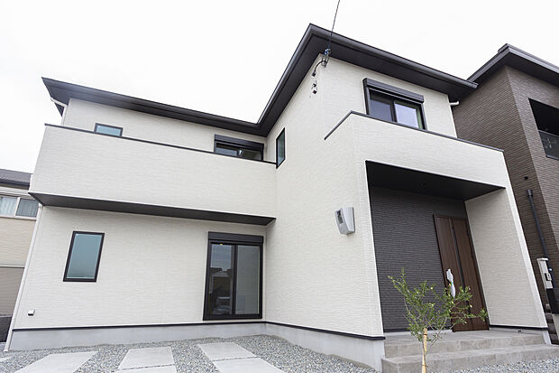 【スマイルタウン橋之町】2階に4部屋を確保し、収納充実の4LDK!C号地モデルハウスご見学予約受付中です。光熱費を一本化したオール電化仕様。ファミリーにもゆとりある住空間をご体感いただけます。