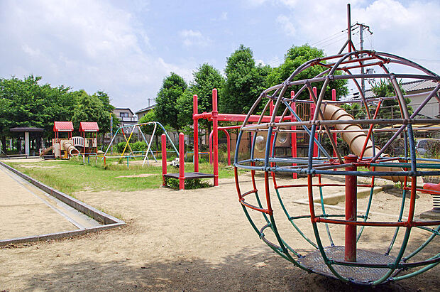 【船場川東公園まで徒歩約3分】小さなお子様と歩いて向かうことができる範囲に公園が点在。少し足を伸ばせば手柄山平和公園などのレジャーも楽しめるスポットが揃い、ご家族の余暇を豊かに彩ります。