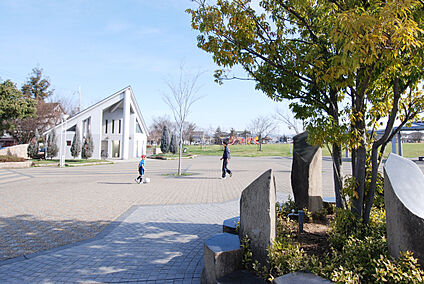 津田公園 約700m(徒歩約9分)