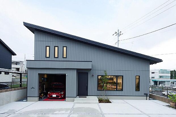 建築実例2/ガレージハウス
109.17m2(32.96坪) 1LDK
休日を謳歌するためのガレージハウス。