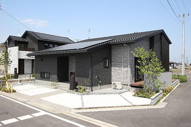 【モデルハウス写真】モデルハウス(壬生六美町No.50-11)
平屋モデルハウス/トヨタウッドユーホームの家づくりをご体感ください。