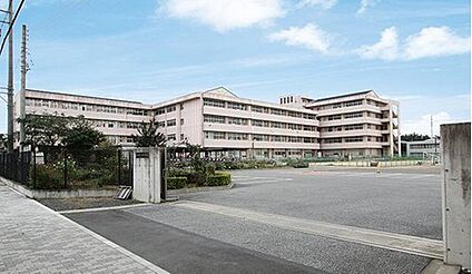 鹿沼東中学校 2300m(徒歩29分)
