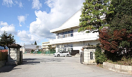 鹿沼市立北中学校 約4,530m～4,610m(徒歩約57分～58分)