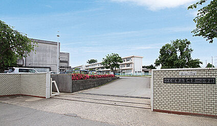 茎崎第一小学校 約1,590m～1,690m(徒歩19分～22分)