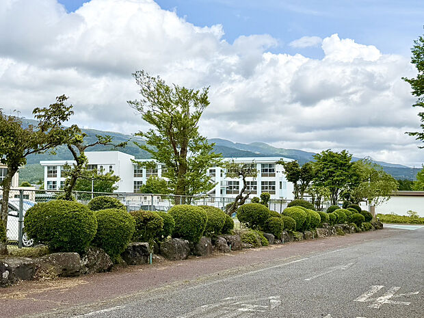 御殿場市立朝日小学校（約1,700m）