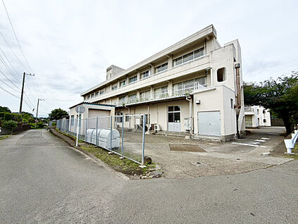 沼津市立愛鷹小学校 1700m