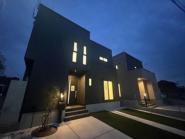 統一感のある外観で揃え、スタイリッシュな街並みです♪前面道路もスッキリ広く、駐車にちょっと自信がない方でも安心して利用できます。毎日のストレスを感じない、快適な設計です!