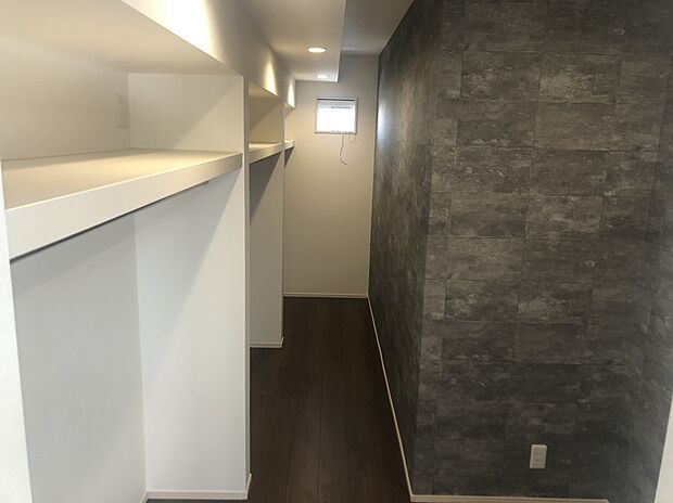 【ウォークインクローゼット】主寝室には大容量のWIC！