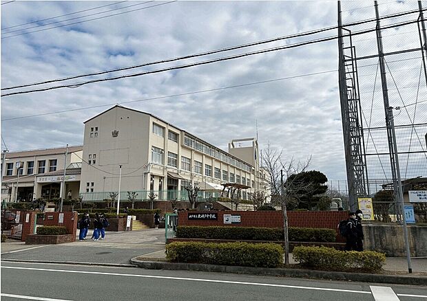 北神戸中学校(約2m)