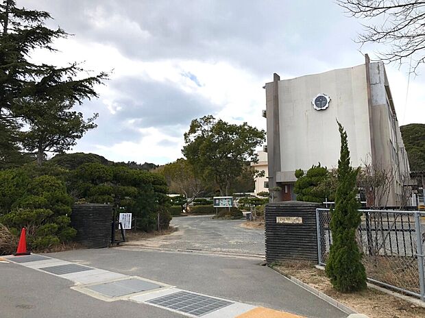 川中西小学校（約600m）