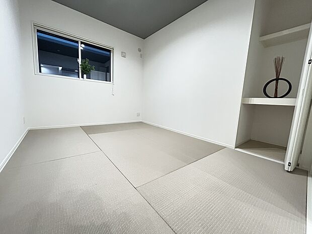 【洋和室(イメージ写真)】LDKから出入りできる洋和室。お子様を遊ばせるスペースとしてピッタリ。キッチンやリビングからお子様を見守ることが可能。収納もあります。※写真はイメージの写真となります。