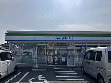 ファミリーマート宇部妻崎開作店 約750ｍ(徒歩約10分)