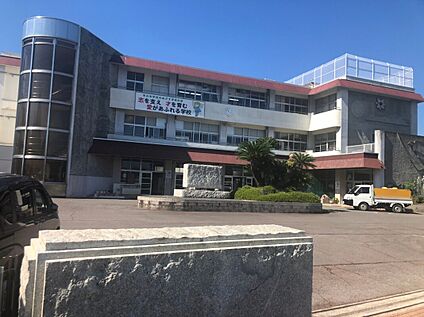 平川中学校 約1900ｍ(徒歩約24分)