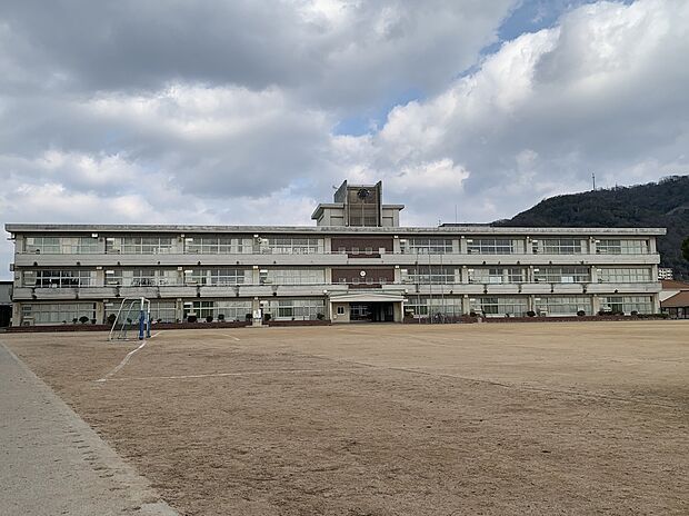 小宅小学校（約1,397m）