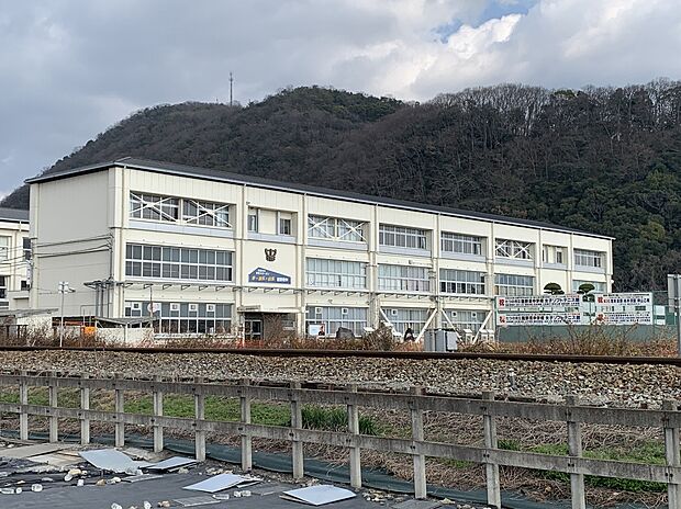 龍野東中学校（約1,866m）