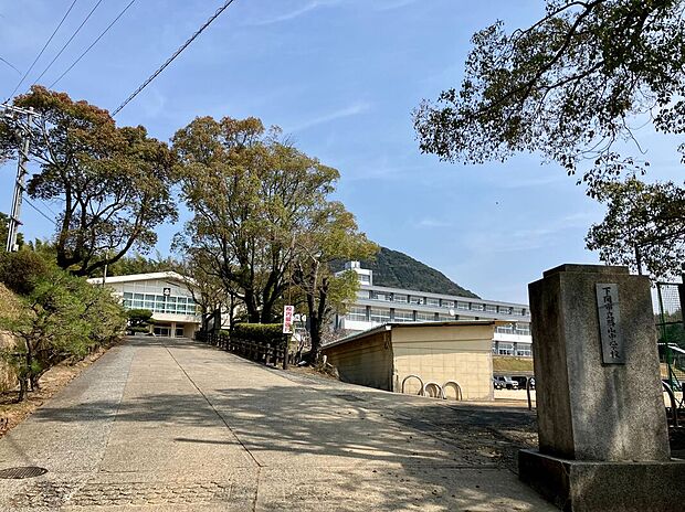 勝山中学校