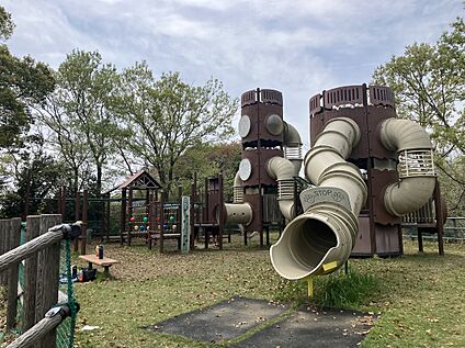 冒険の丘公園 600ｍ(徒歩8分)