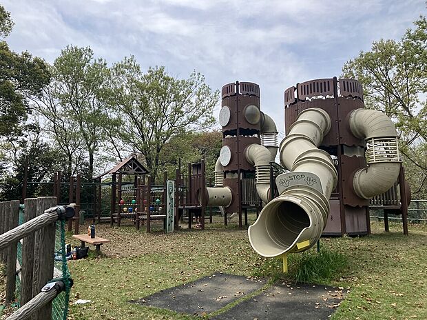 冒険の丘公園（約600m）