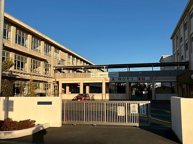 蒲小学校（約1,900m）